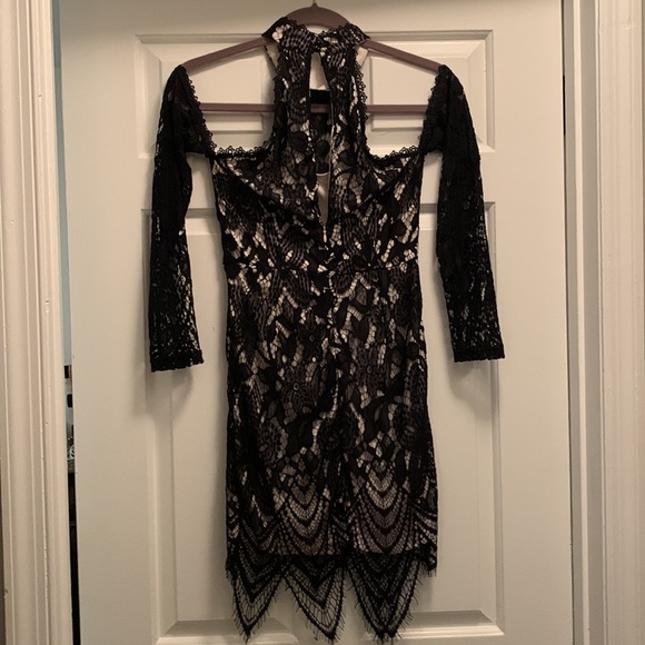 Lace dress - Picture 5 of 7